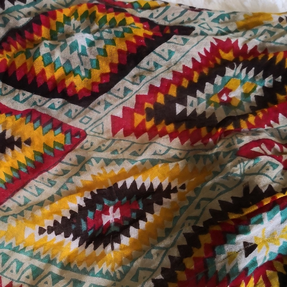 Geometric pattern scarf - Picture 3 of 5